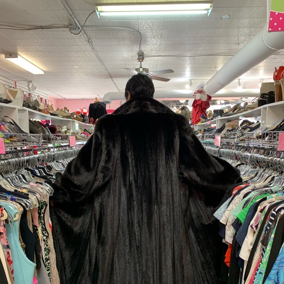 Black Mink Coat - Picture 5 of 6